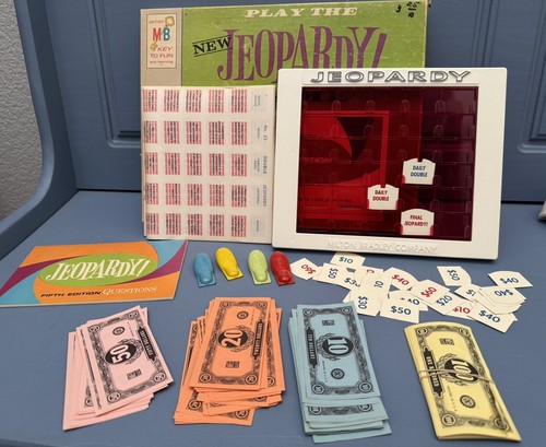 Vintage Jeopardy Board Game Fifth Edition #4457 Milton Bradley Lots of Pieces - Picture 4 of 10