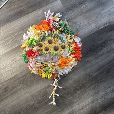 Wykonany domowy wieniec z motywem słonecznika i biedronki idealny prezent