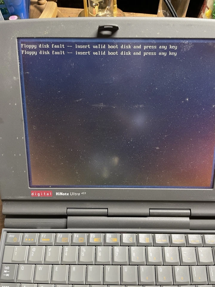 Vintage Digital HiNote Ultra 433 Laptop + Docking Station + Manuals/COA Bundle - Image 2 of 4