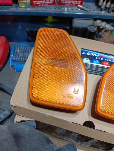 2006-2010 Hummer H3 Front Right Front Left Side Marker Ligh - Picture 2 of 3