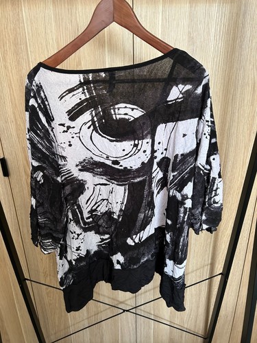TS Taking Shape Black & White Abstract Print Top XL - Picture 3 of 4