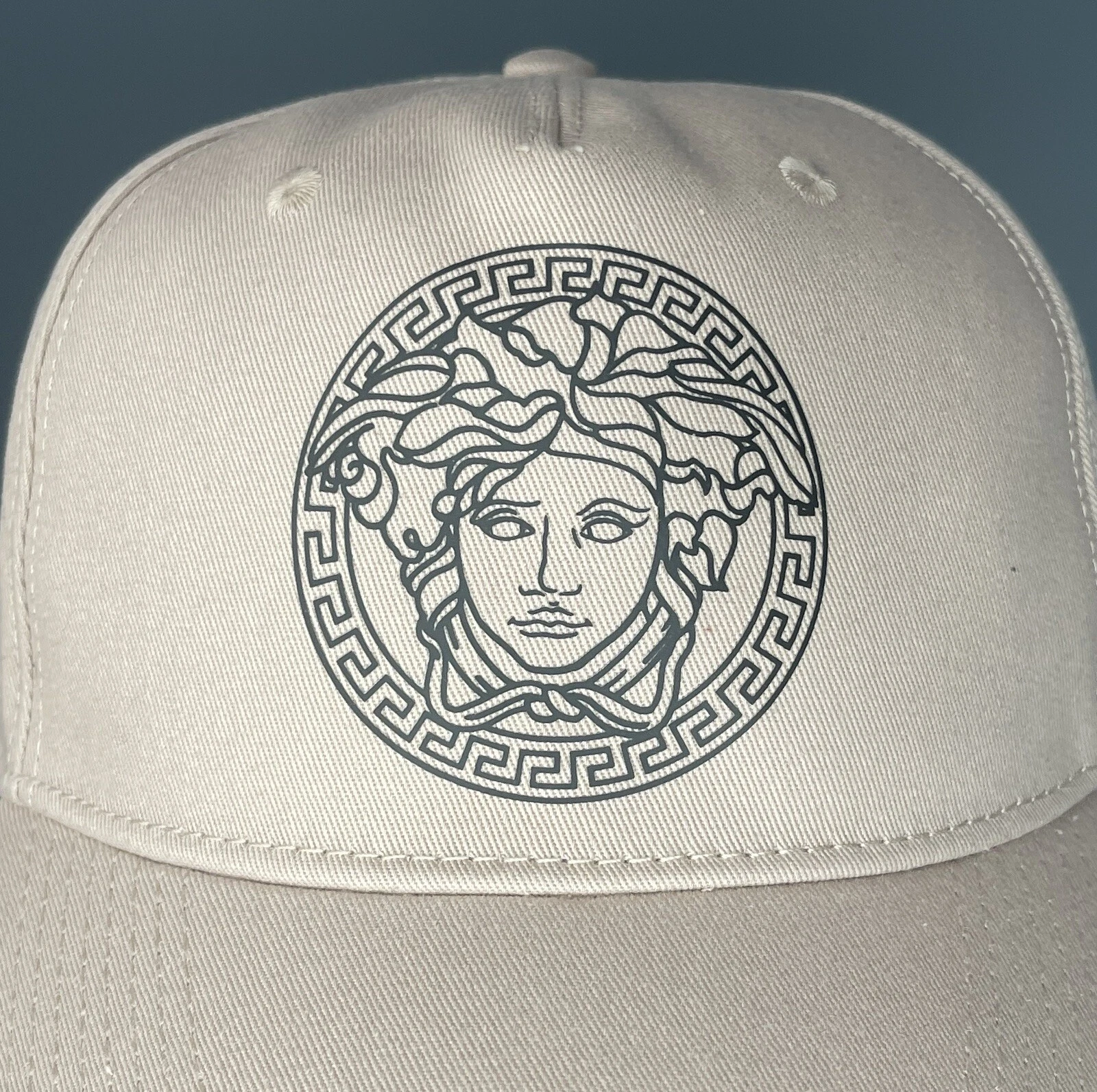 Cappello VERSACE Medusa Berretto Regolabile Taglia 59 cm NUOVO