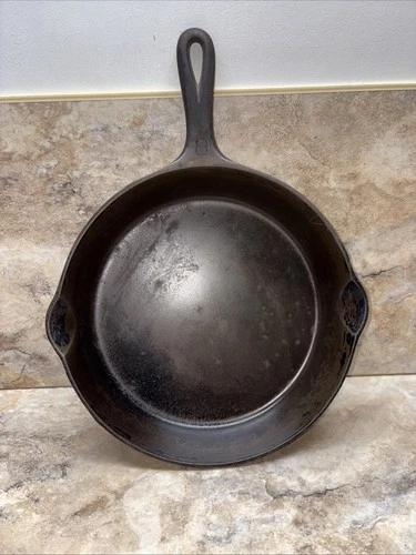 Vintage Griswold Cast Iron No. 8  Small Block Logo Skillet 10.5” 704Y