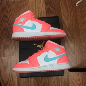 air jordan 1 mid crimson pulse
