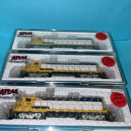 New! N-Scale Atlas B23-7 Santa Fe 3-Pack - Picture 4 of 5