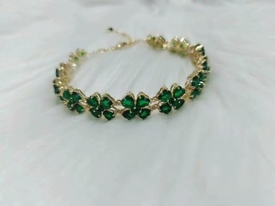 Swarovski four-leaf green bracelet studded with diamonds