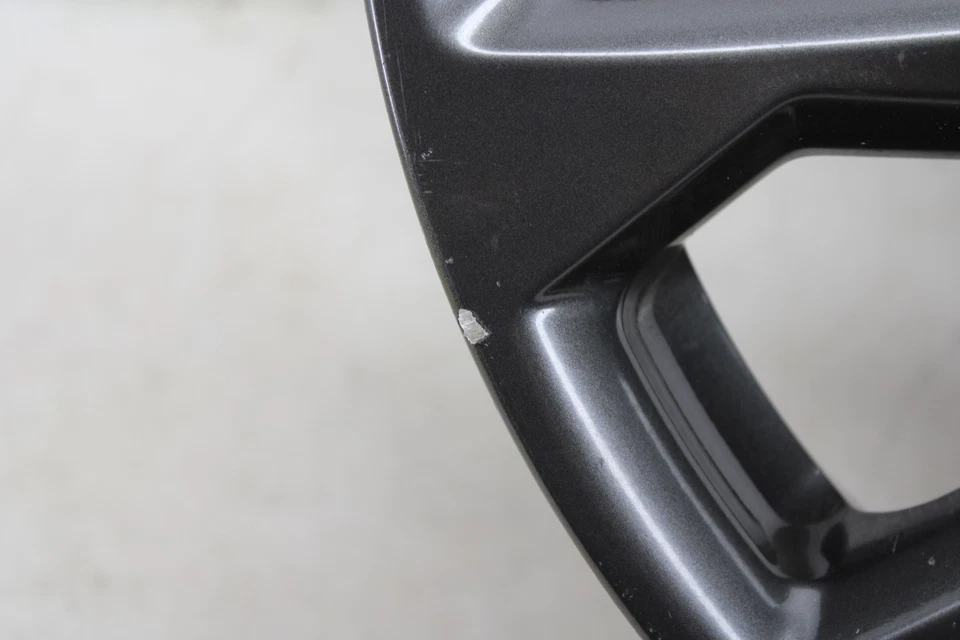 Llanta Fiat 124 Spider Abarth 2017-2020 17" x 7" 9960A87070 OEM MZ85 Foto 2 de 4