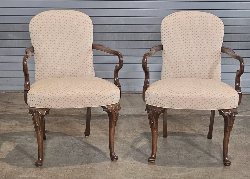 Par de sillones tapizados estilo reina Ana Hickory Foto 3 de 4