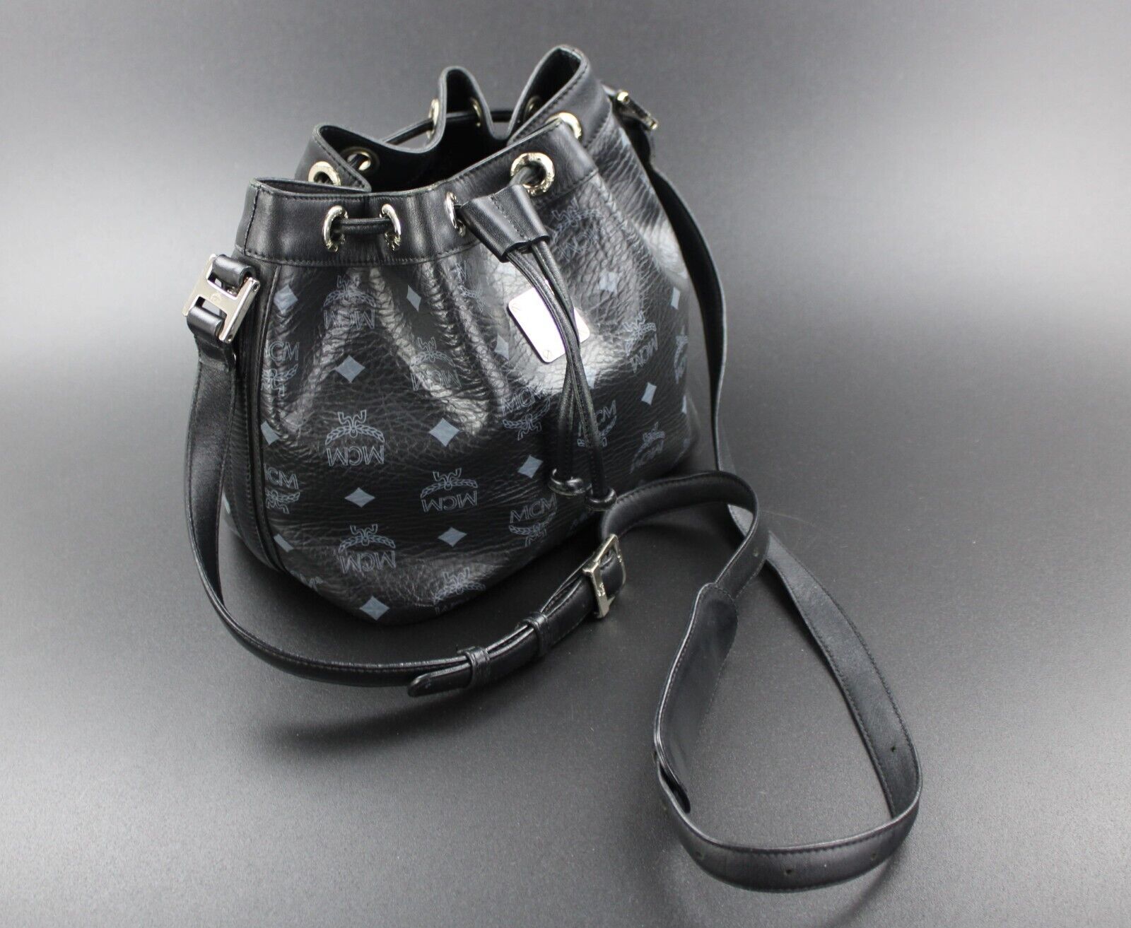 Dessau Mcm Pouch Schwarz Beuteltasche Mcm Schwarz MCM