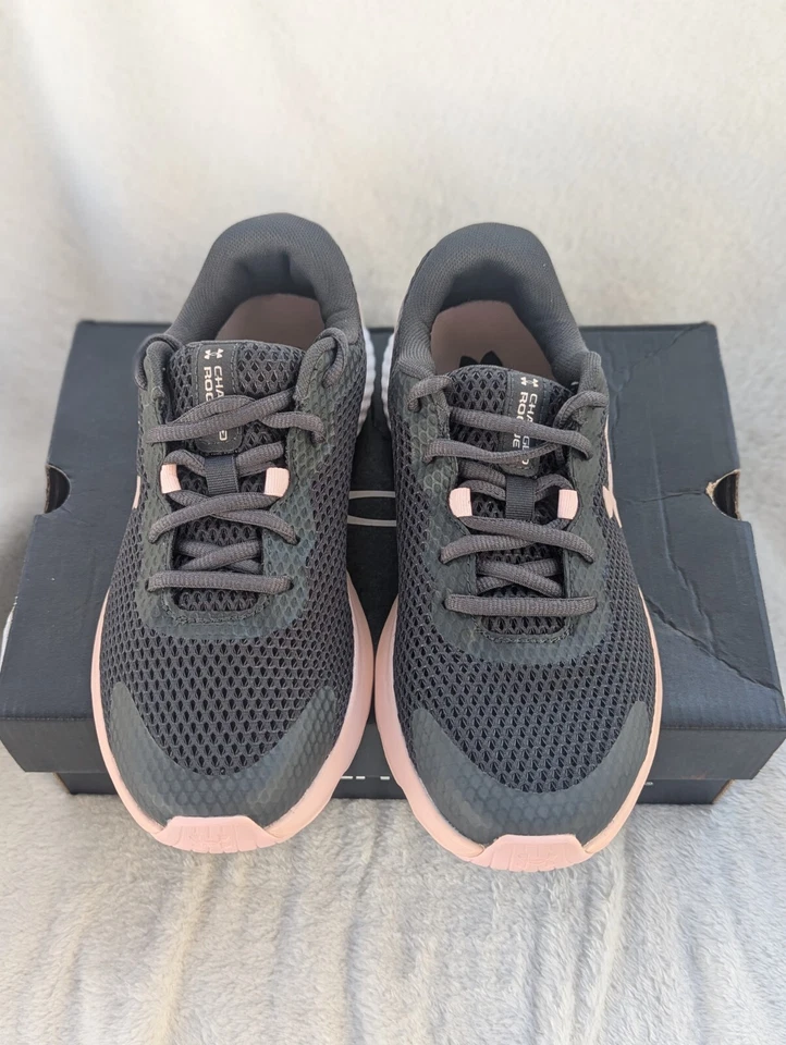 Zapatos deportivos con cordones Under Armour GGS Charged Rogue 3 niñas talla 6 para jóvenes Foto 3 de 4