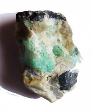 Surowy szmaragdowy kamień w swojej matrycy 13 grs