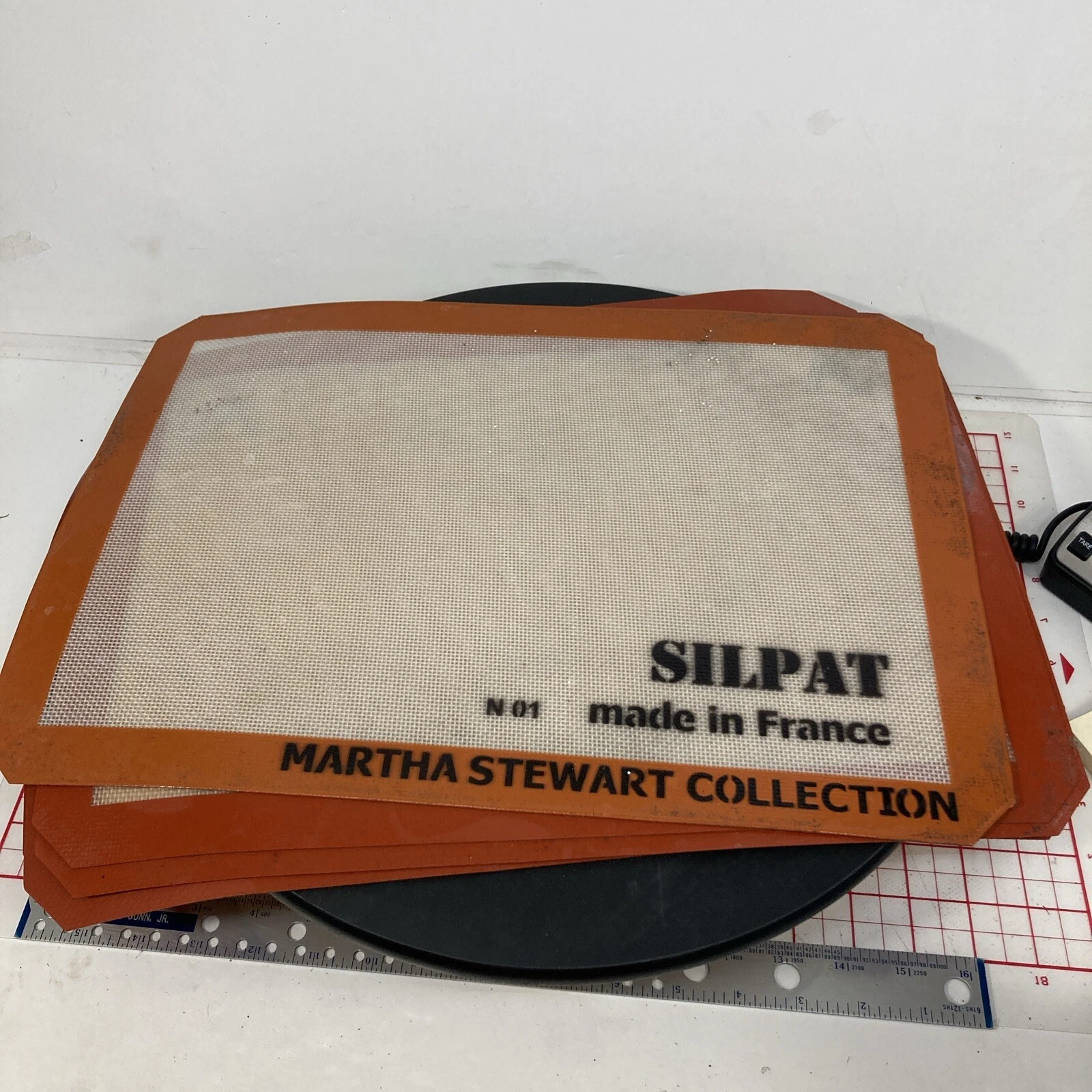 6 Used Silpat Premium Non-Stick Silicone Baking Mat, 11.5" x 16.5" Orange B17
Opens in a new window