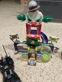 LEGO DC Comics Super Heroes: Jokerland (76035) 7 Minifigures 95% Complete Build