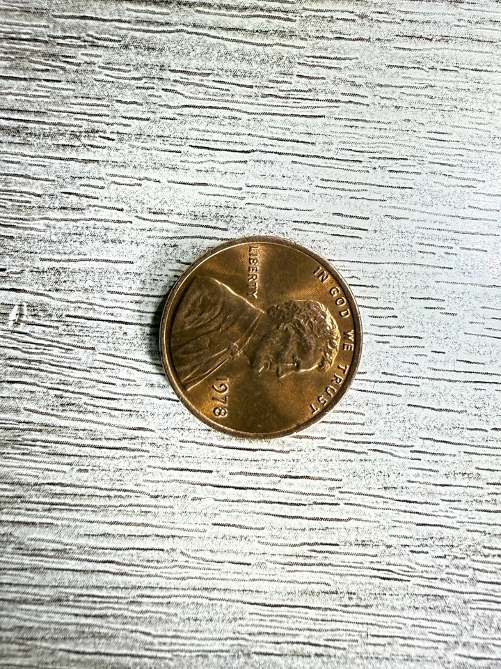 1978 No Mint Mark One Cent Lincoln Coin - Image 3 of 4