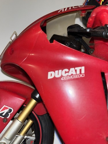 Radio Control Replica 2006 Ducati Desmosedici GP6 MotoGP Bike 1/5 Scale Working - Picture 15 of 23