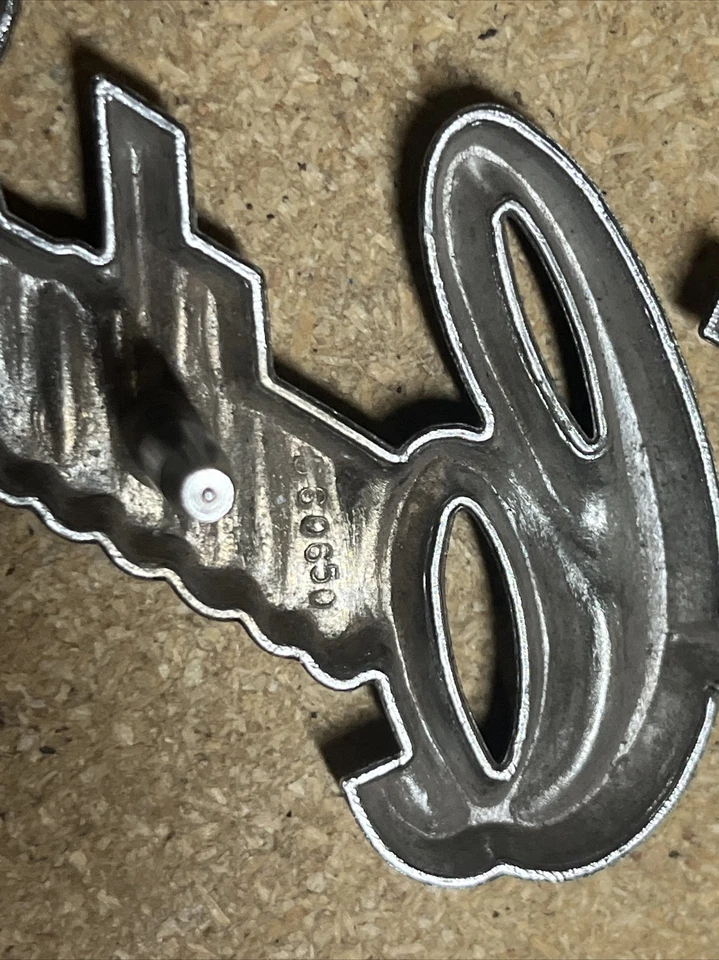 Guardabarros delantero Oldsmobile Cutlass Cruiser 1978-81 nuevo en stock moldeado GM 560650 Foto 3 de 4