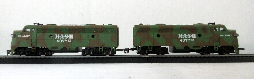HO SCALE MASH ARMY F UNITS 1 POWERED 1 DUMMY - Image 2 of 4