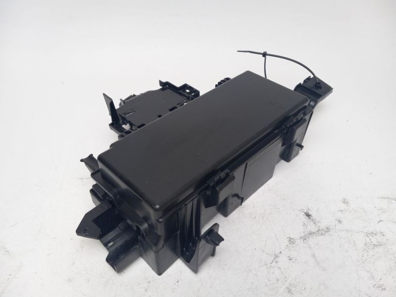2012 MERCEDES-BENZ ML63 ENGINE FUSE REALAY BOX HOUSING A1665460143 