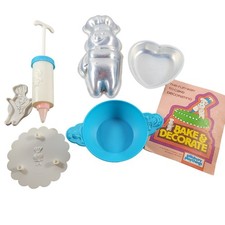 Pillsbury Doughboy 1975 Bake Decorate Play Set Vintage Toys Molds, Dough Boy