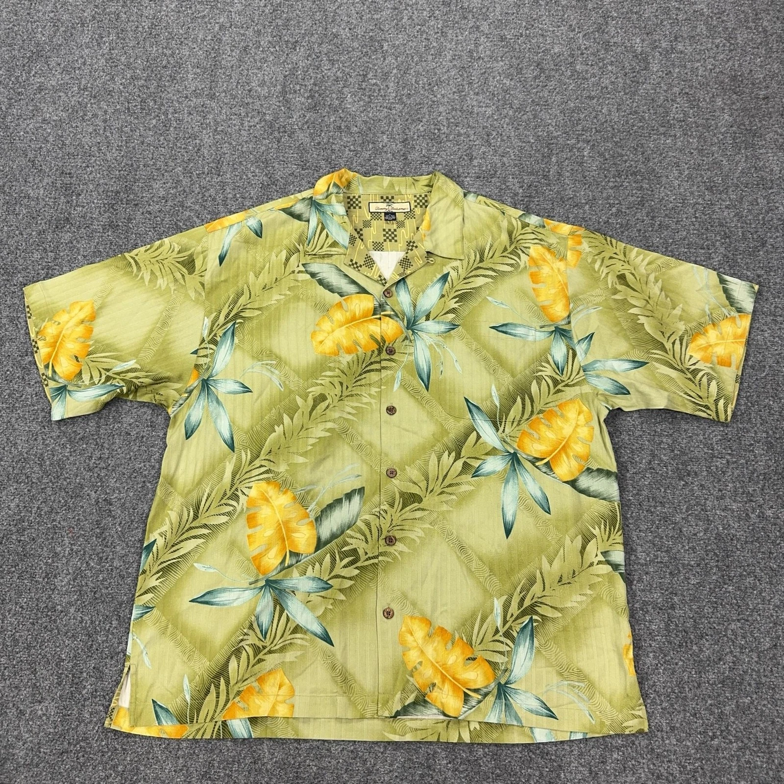 Tommy Bahama Shirt Mens XL Green Pineapple Silk Short Sleeve Button Hawaiian