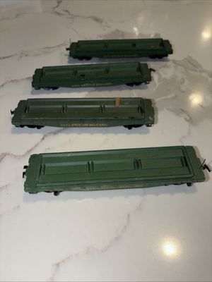 #ad HO SCALE LOT OF 4 FLAT CARS; GREAT NORTHERN; ATSF; WESTERN MARYLAND 2475 $20.00