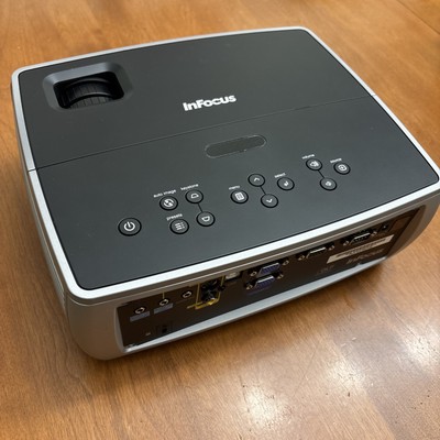 InFocus IN2102 Projector With Carrying Case, Remote, and extra bulb (works)