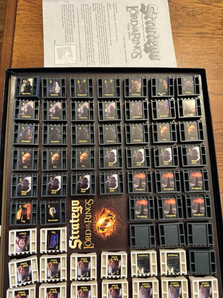 Stratego The Lord of the Rings Trilogy Edition Board Game 2004 - Image 4 of 4