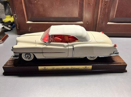 Danbury Mint 1953 Cadillac Eldorado Convertible 1/16 diecast - Picture 8 of 8