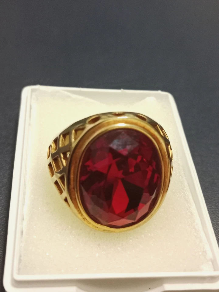 ANEL MASCULINO TAMANHO 12,5 RUBI AÇO INOXIDÁVEL OURO AMARELO CAVALEIRO MEDIEVAL TEMPLÁRIO - Imagem 3 de 4