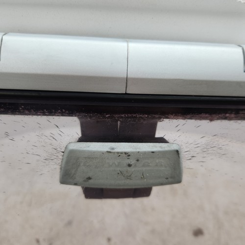 Lewmar sz 44 Low Profile Boat Hatch Ventilation Window 17-3/8" Square Cutout - Picture 7 of 16