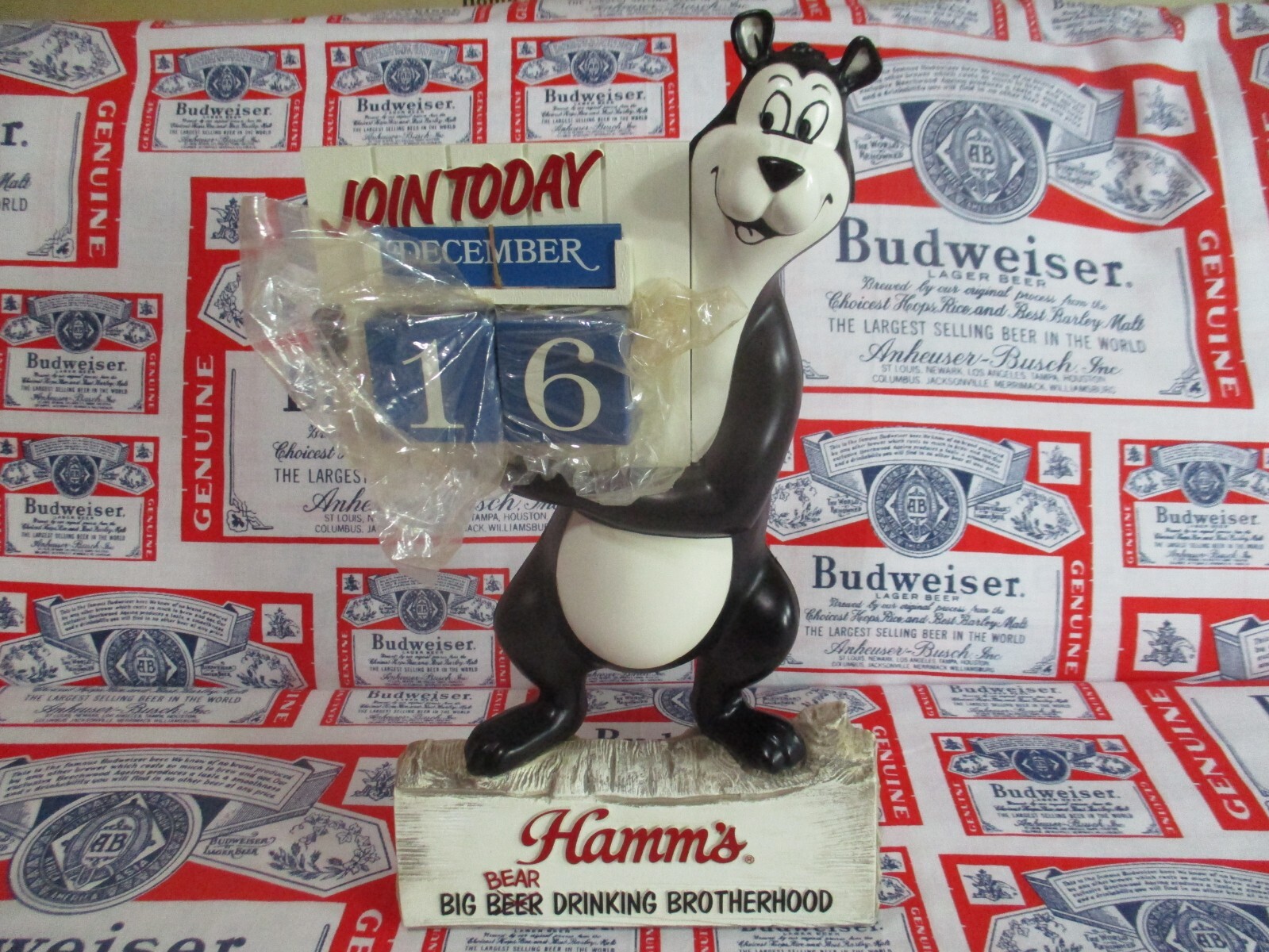 NEW VINTAGE 1972 HAMM'S BEER BEAR MOTION CALENDAR BAR SIGN PUB STATUE