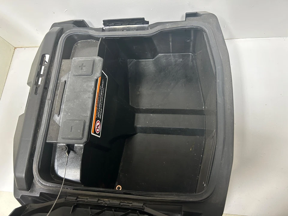 Caja de almacenamiento trasera Ski doo Skandic WT 600 EFI 2022 Foto 4 de 4