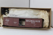 Details West BC 606 HO Scale 50' Plug Sliding Door Box Car MILW 12254 Kit NOS