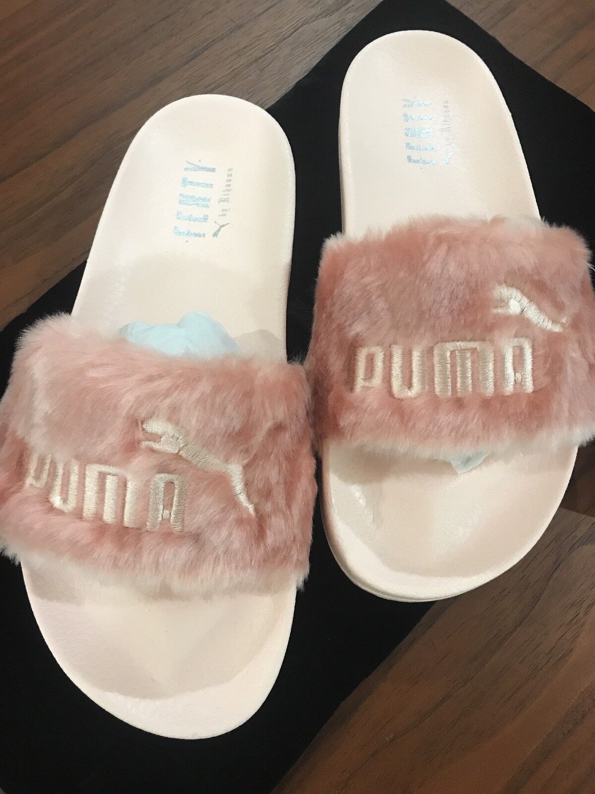 barricade Buitenland ik lees een boek Puma x Rihanna Fenty Slides Olive green Pink Black Grey White Lead Slippers  bow | eBay