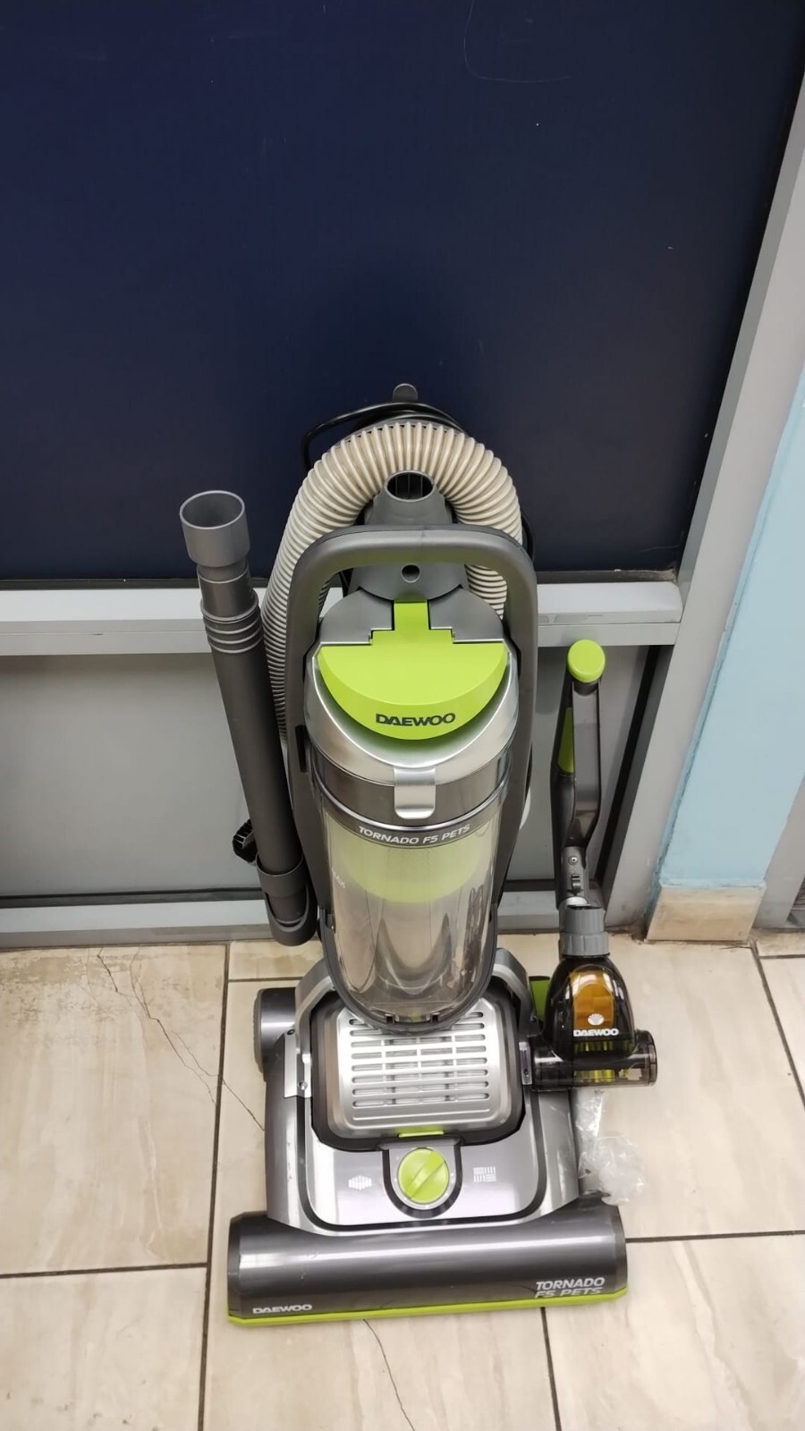 Daewoo FLR00050GE Tornado F5 700W Upright Vacuum Cleaner with Pet Brush