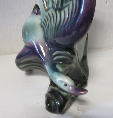 Vintage Hull Pottery USA 96 Triangular Vase Duck in Flight with Cattails Detail - Picture 5 of 12