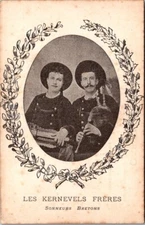 *47103 postcard Les Kernevels Frères - Sonneurs Bretons