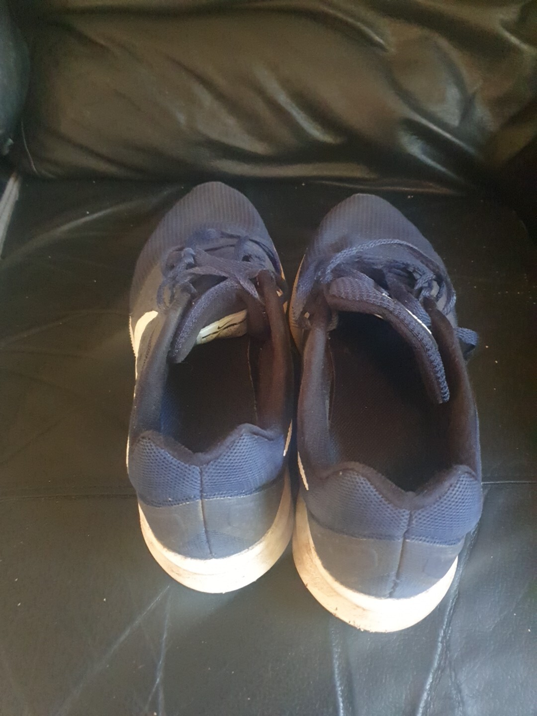 black nike trainers size 9