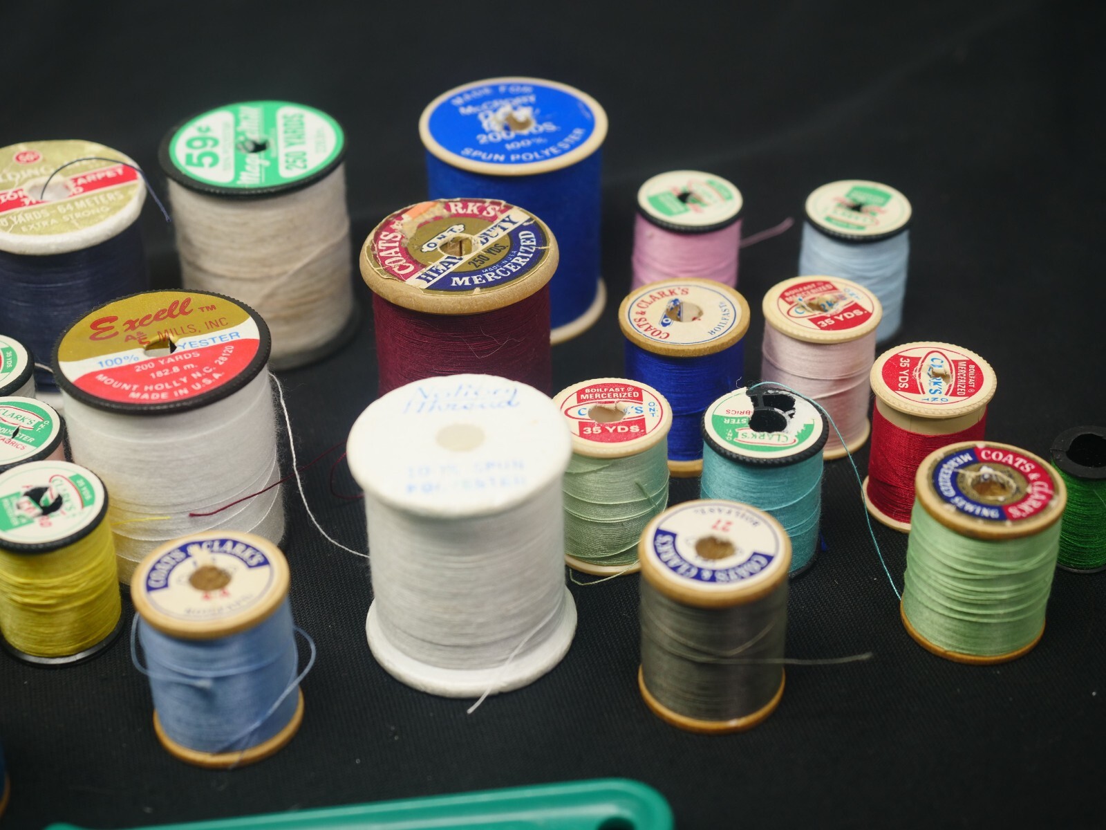 Vintage Sewing Thread lot 33 Spools. Mostly Full of Thread. | eBay