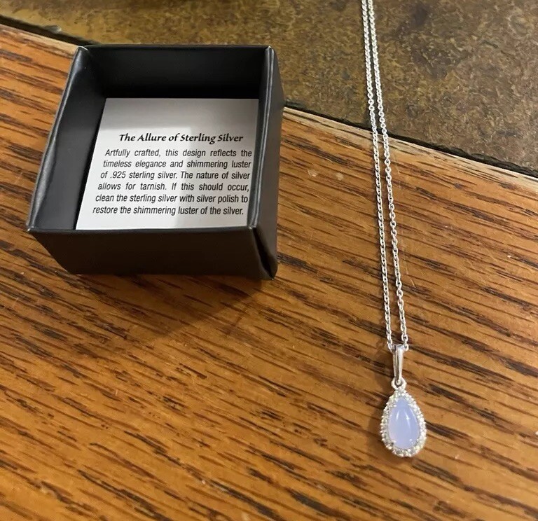 Avon calming quartz Pendant necklace sterling silver. 16 inches. Women’s Jewelry