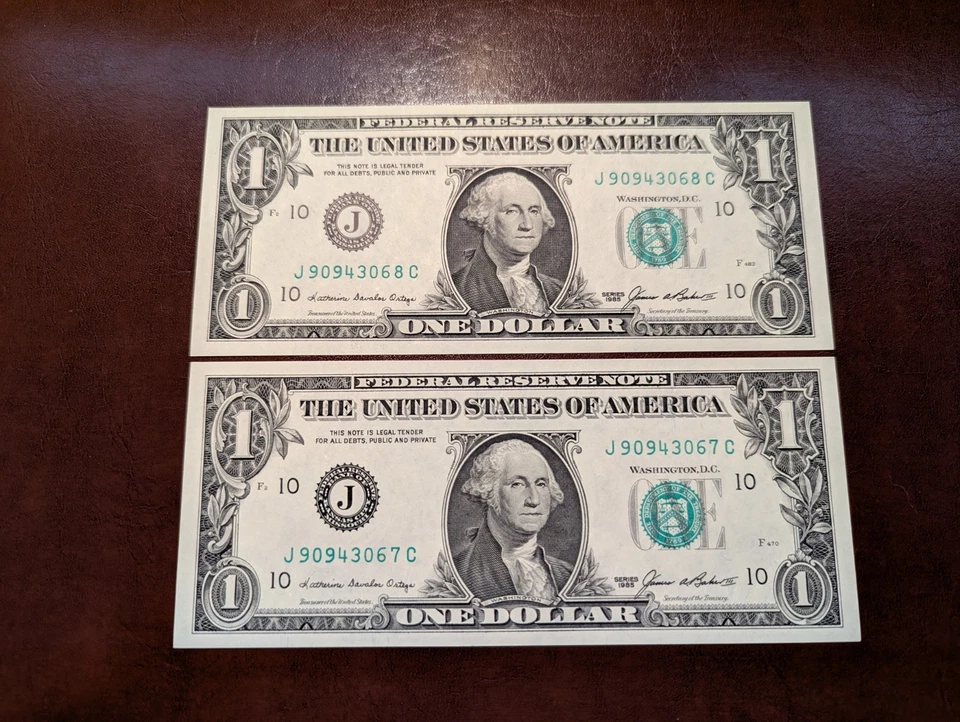 2 1985 $1 US One Dollar Bills Federal Reserve Note Consecutive Serial Numbers - Image 3 of 4