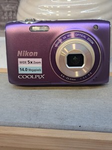 Nikon Colpix S3100 14.0MP Compact Digital Camera Purple