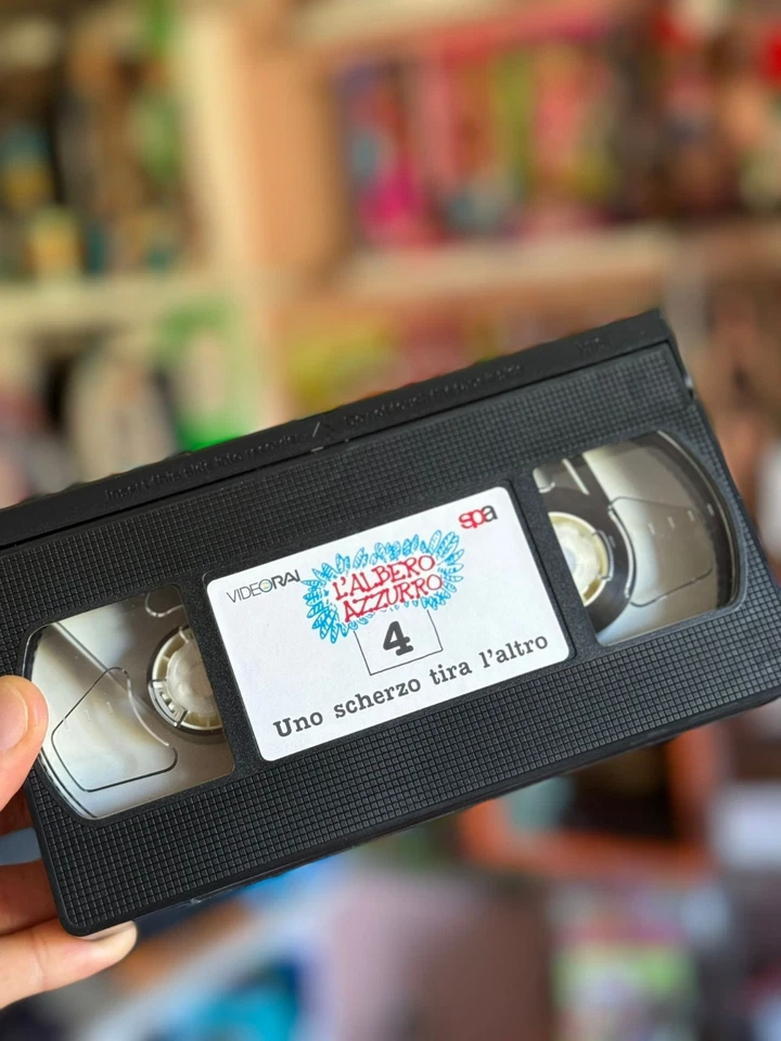 L'ALBERO AZZURRO N.4 "Uno Scherzo Tira L'Altro"  - VIDEORAI SPA Sampaolo - VHS - Immagine 4 di 4