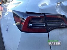 Rückleuchte links Tesla Model Y 5YJY  P22380110