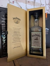 JACK DANIELS NO 27 GOLD MAPLE WOOD FINISH 750ML BOTTLE (EMPTY) & DISPLAY BOX
