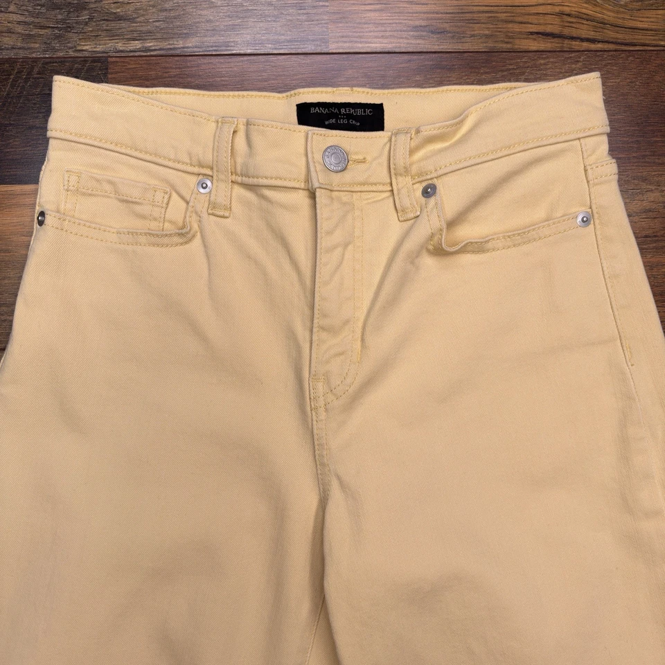 Pantalones de mezclilla cortos Banana Republic de pierna ancha para mujer 26/2 cítricos pálidos tiro alto elásticos Foto 3 de 4