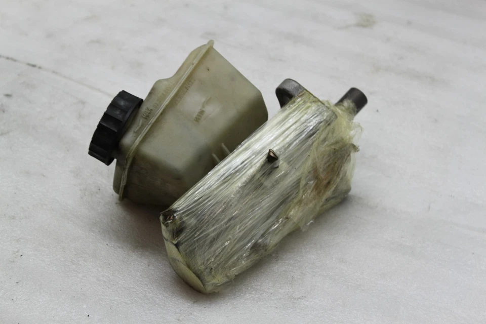 Главный цилиндр тормозного стопора 2000 Volvo S80 S-80 2.8T с резервуаром GR-5 MS - Изображение 4 из 4