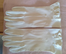 Vintage MCM White Nylasuede Dainty Day Gloves Wrist Short Ladies Soft - Small