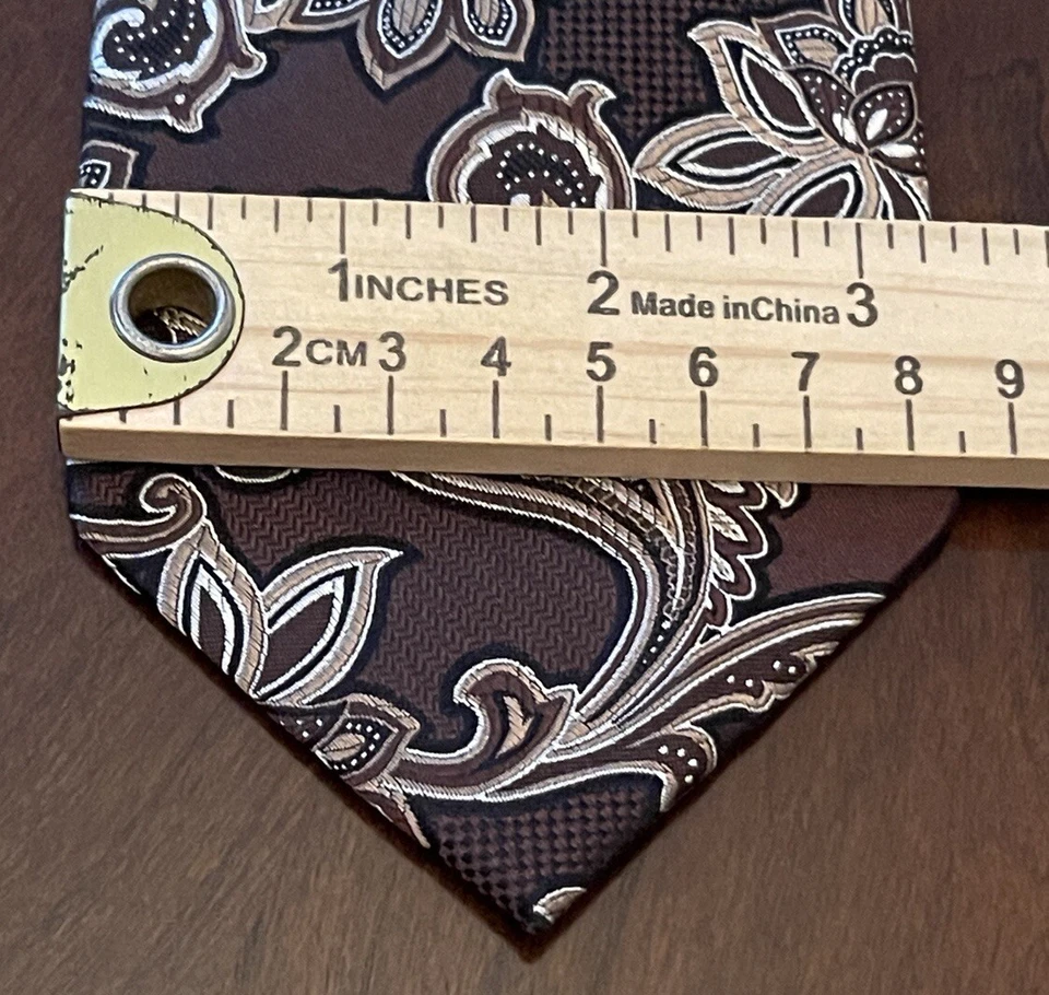 Croft & Barrow Brown Hand Made 100% Silk Men’s Neck Tie Made In China - Image 4 of 4