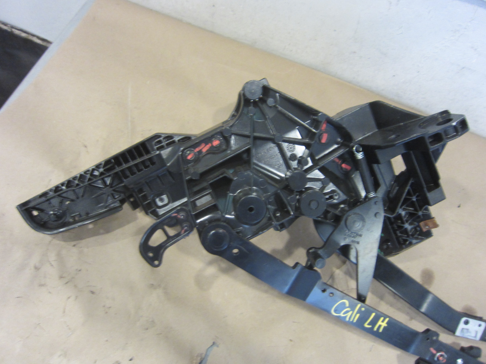 Ferrari California - LH Convertible Top Hinge Assembly 86545800